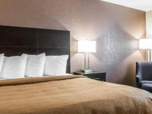 Quality Inn Grand Rapids South-Byron Center Cutlerville Room photo
