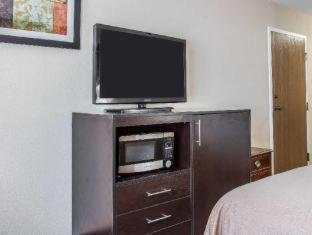 Quality Inn Grand Rapids South-Byron Center Cutlerville Room photo